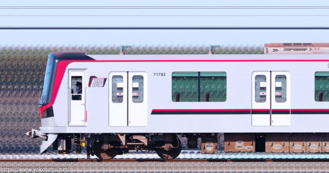 70090系71792F編成海側