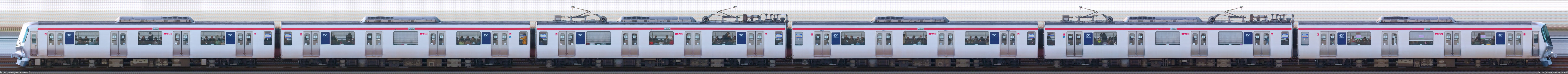 首都圏新都市鉄道TX-2000系TX-2152F編成海側